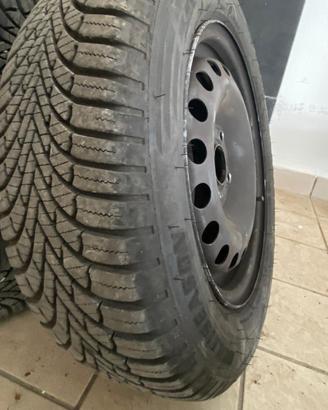 Gomme 4 stagioni usate 2 mesi con cerchi