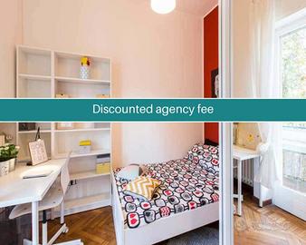 Stanza in appartamento di 82 m² a Milano