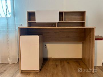 SCRIVANIA CON CASSETTIERA E MENSOLE