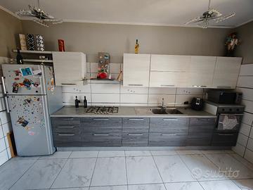 cucina Lube con elettrodomestici 