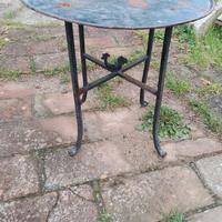 Tavolino in metallo