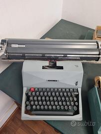 Macchina da scrivere meccanica Olivetti Diaspron 8