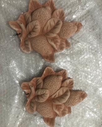 Decorazioni su parete in terracotta