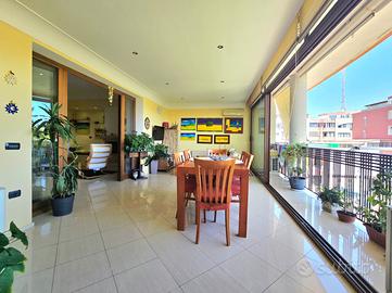 Ampio appartamento, trav. Corso Italia