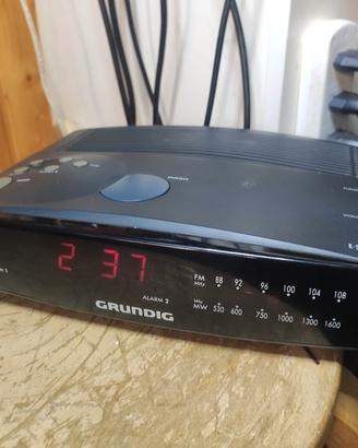 GRUNDIG Radiosveglia clock alarm radio