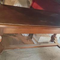 Tavolo in legno con 6 sedie