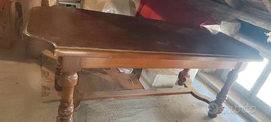 Tavolo in legno con 6 sedie