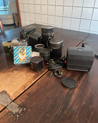 Pacchetto con due macchine fotografiche obiettivi