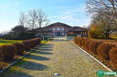 ESCLUSIVA VILLA BIFAMILIARE IMMERSA NEL PARCO PRIV