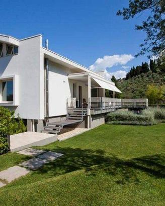 Villa di 345 m² con box auto a Massarosa