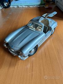 Modellino  auto Mercedes-Benz 300 SL (1954) 1:18