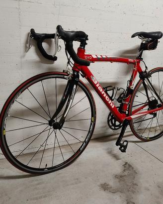 Bici da strada bianchi alluminio-carbonii