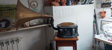 Grammofono a tromba antico - giradischi manuale