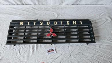 MITSUBISHI PAJERO L040 L044 MASCHERINA ANTERIORE