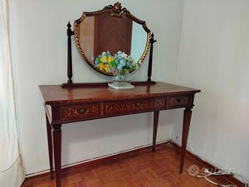 Specchiera in stile maggiolini