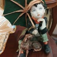 Scultura Ragazzo con l'ombrello G.Armani