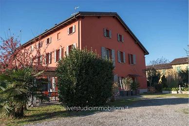Villa di 150 m² con 5 locali e box auto a Modena