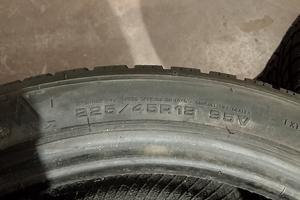 Gomme 225/45 R18 95V