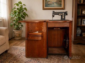 Macchina da Cucire Vintage Necchi