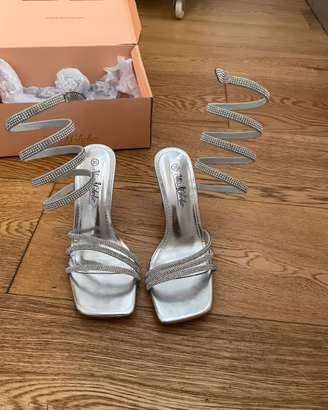 Scarpe con tacco con spirale mai usate