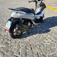 Piaggio Beverly 350