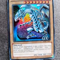 Drago bianco occhi blu