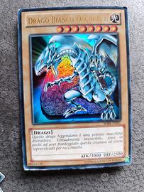 Drago bianco occhi blu