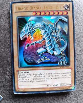 Drago bianco occhi blu