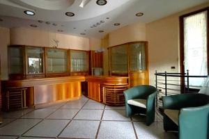 Immobile di 194 m² con 1 locale a Colli del Tronto