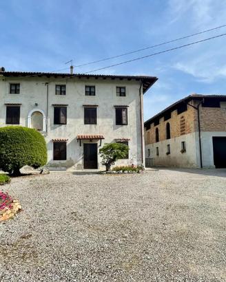 IN ZONA TRANQUILLA PROPRIETA' DA FAR RIFIORIRE ...
