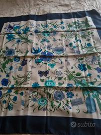 Gucci Foulard  Flora vintage