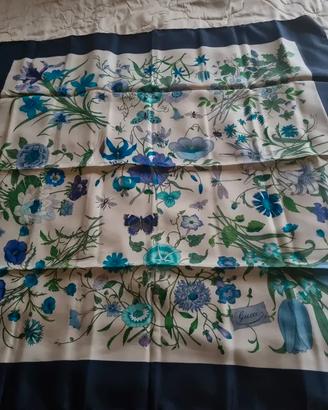 Gucci Foulard  Flora vintage