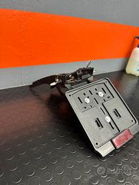 Porta targa corto con frecce omologate