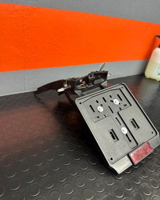 Porta targa corto con frecce omologate