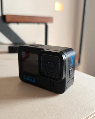 GoPro Hero 11 Black + Kit accessori completo + 4 b