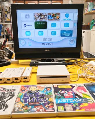 Nintendo Wii con 4 controller, 3 giochi