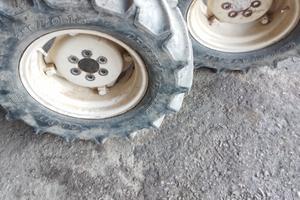 gomme cerchio pneumatici ruote trattore