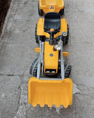 TRATTORE CON BENNA E RIMORCHIO