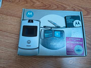 Motorola razr
Non testato
Cerniera rotta