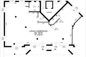 Affittasi locale commerciale con annessi parcheggi