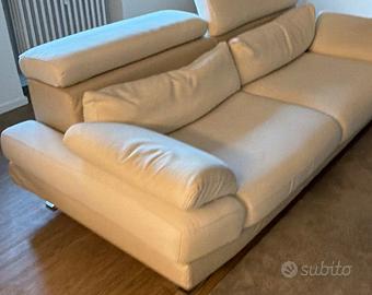 Divano bianco tre posti