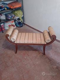 panchetta in legno vintage con cuscini