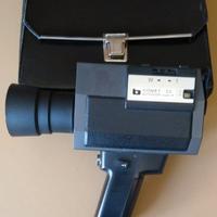 Cinepresa con custodia e lampada 