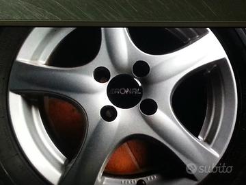 4 pneumatici Pirelli 195/65/R15 e cerchi lega 