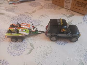 Suv con moto d' acqua 