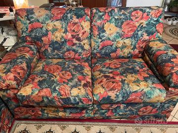 Divano letto tre posti,divano due posti e tavolino