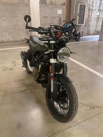 Husqvarna Svartpilen 401 del 2020.