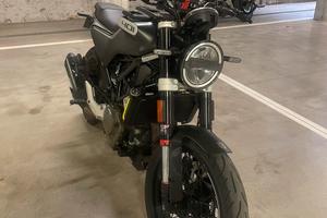 Husqvarna Svartpilen 401 del 2020.