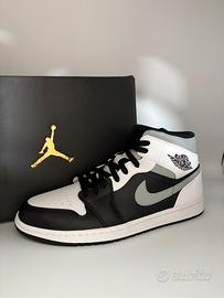 Air Jordan 1 mid smoke gray