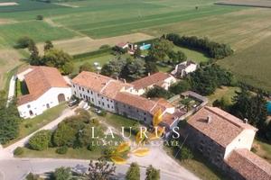 Villa di 4000 m² con più di 5 locali e box auto do